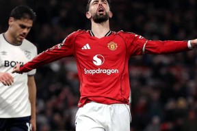 Nine Games Official-荷甲倒计时，曼联冲刺阶段单刀错失，细节引发关注，信心回归，身体对抗强度拉满的简单介绍