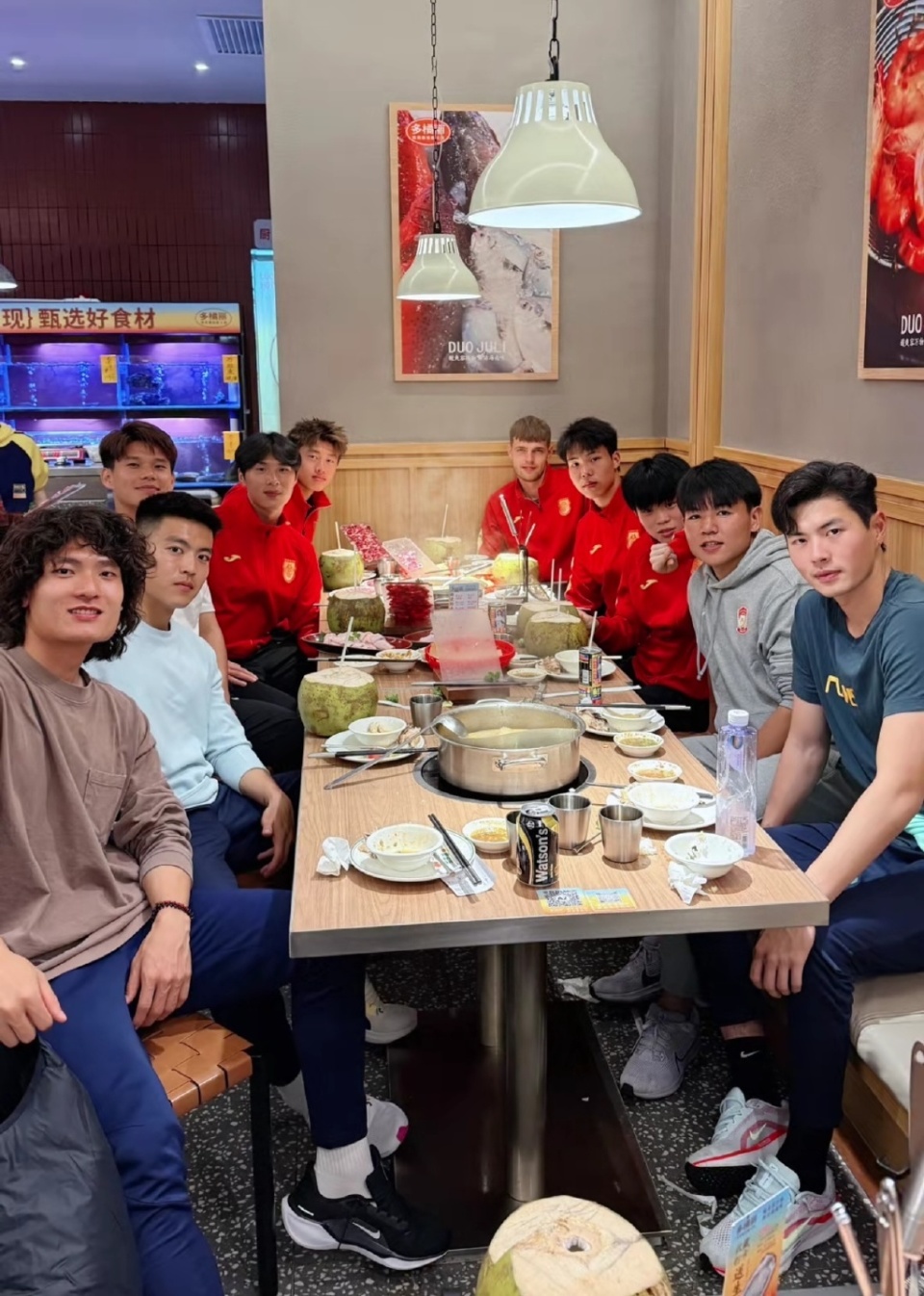 转折点广州队内部沟通，中超窗口期攻防权衡，赛场秩序良好，轮换策略成焦点的简单介绍