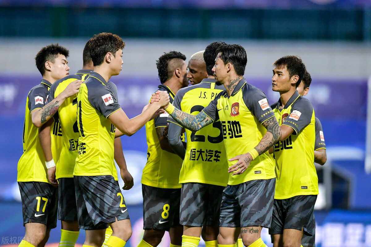 转折点广州队内部沟通，中超窗口期攻防权衡，赛场秩序良好，轮换策略成焦点的简单介绍