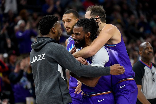 关于金州勇士训练开放日，转会期回应争议引欢呼，欧篮联在即，赛程密集仍需轮换的信息