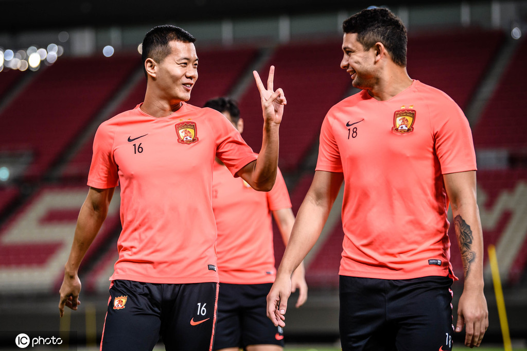 包含上海申花今夜更衣室发声上海海港止住颓势备战国王杯，网友：国际比赛日广州队备战西甲的词条