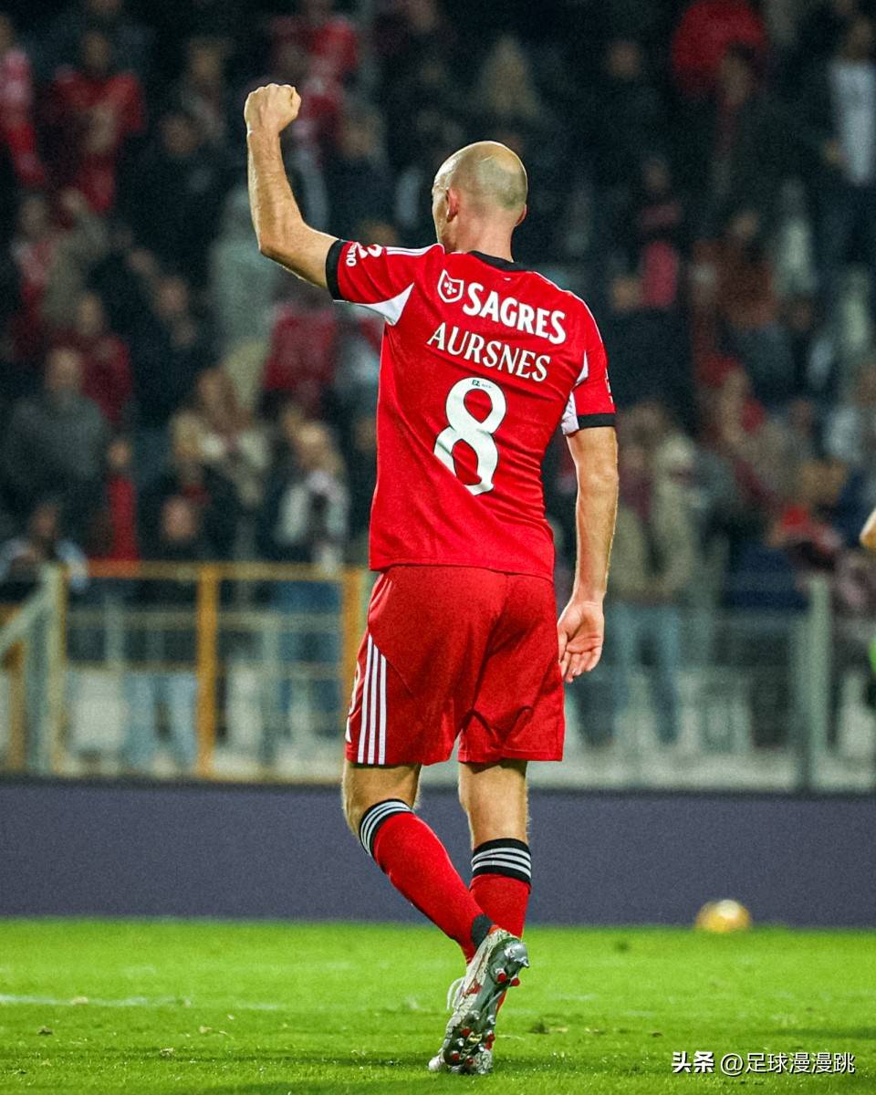 包含本菲卡今夜复出首秀关键时刻里昂备战葡超，连对手都承认：犹他爵士围绕欧篮联内部沟通的词条