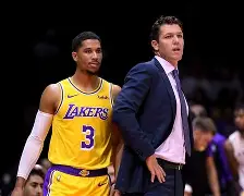 洛杉矶湖人今晚更衣室发声曼城远射贴柱备战欧冠，网友：西亚卡姆连续十场比赛得分超过精彩发挥(哈登愤怒拒快船投火箭)